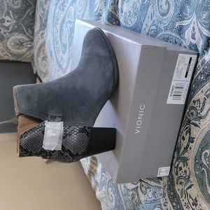Vionic Naomi Snake Booties - gray suade - never worn